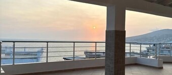 Alnes Hotel