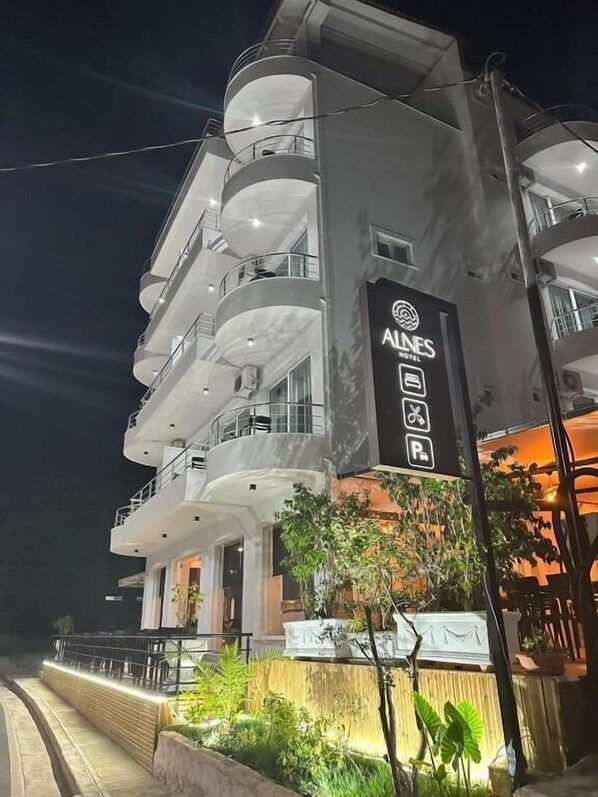 Front of property - Alnes Hotel (Sarande)