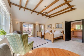 5 chambres, fer et planche à repasser, accès au Wi-Fi (inclus)