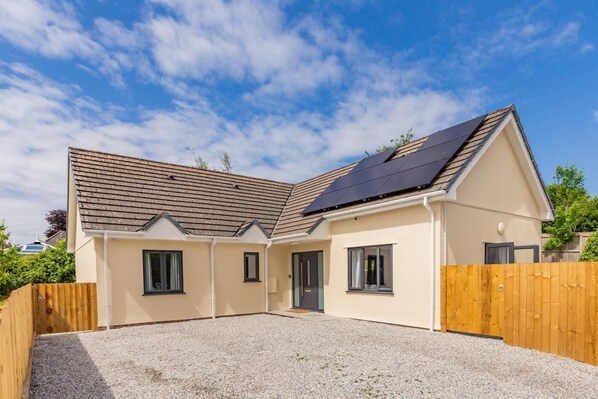 Exterior - 4 Bed in Bridgerule (oc-i31757) (Bridgerule)