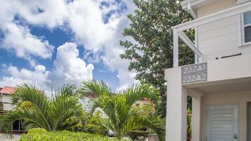 Superior Apartment, 232A Lower Level | Terrace/patio