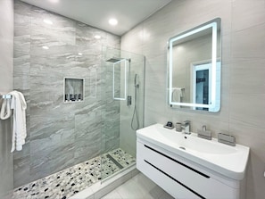 Luxury Townhome, Villa 232D | Bathroom - Blue Luxury Properties (Jolly Harbour)