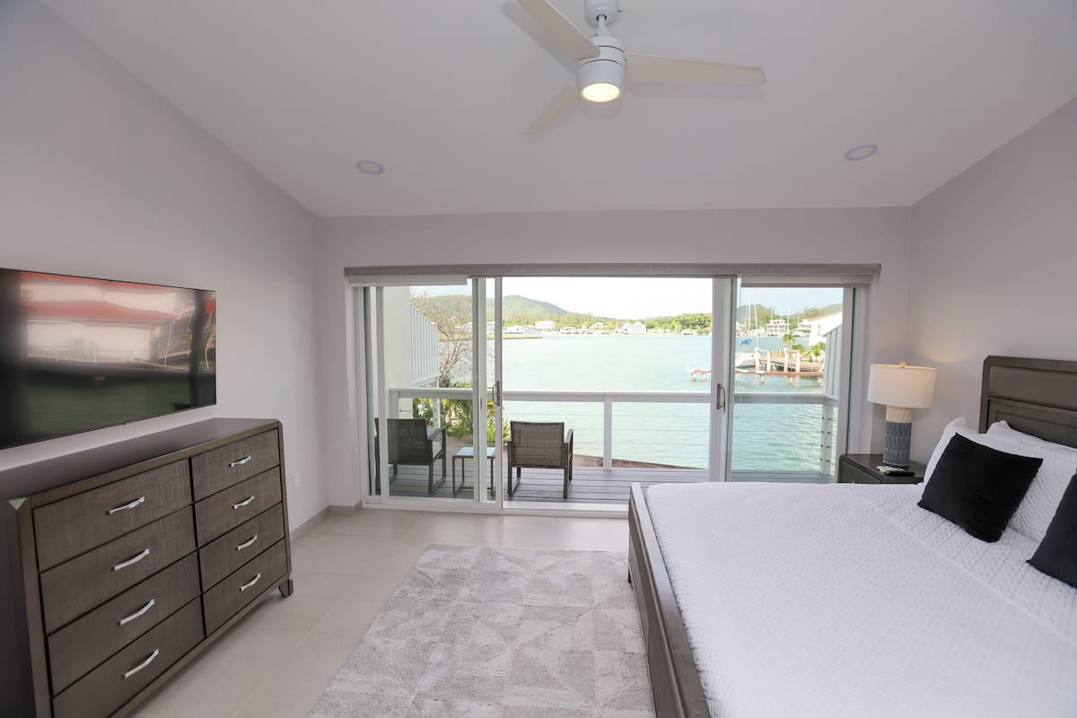 Luxury Townhome, Villa 232C | In-room safe, individually decorated, individually furnished