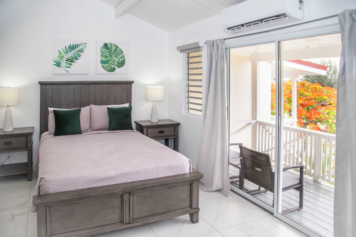 Deluxe Townhome, 101G | In-room safe, individually decorated, individually furnished