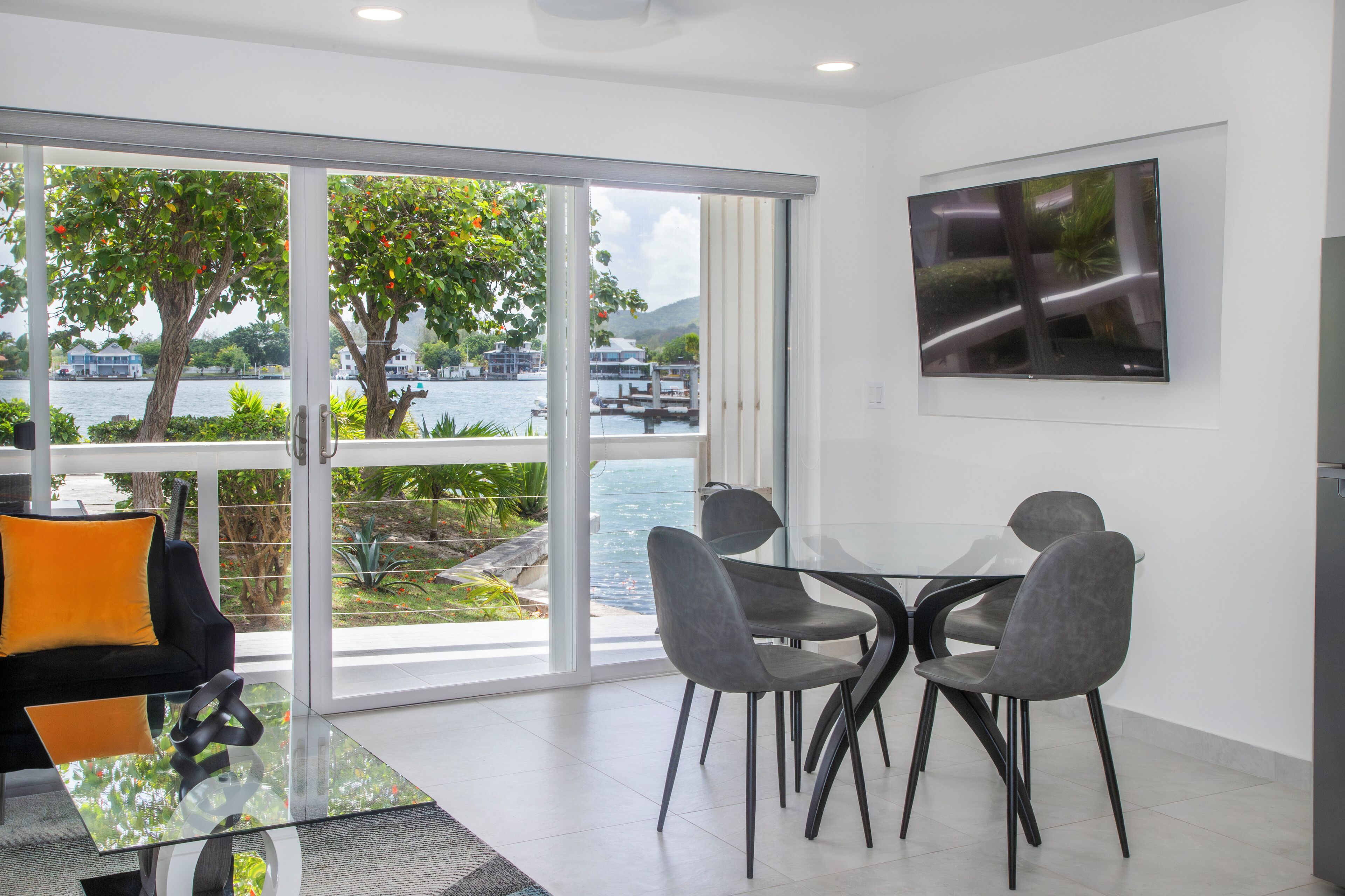 Superior Apartment, 232A Lower Level | Repas dans la chambre
