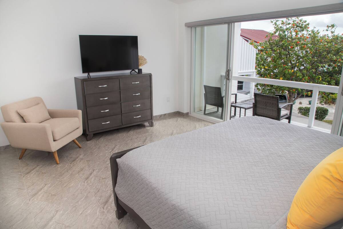 Luxury Townhome, Villa 232B | In-room safe, individually decorated, individually furnished