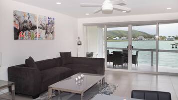 Luxury Townhome, Villa 232D | Living area | Smart TV