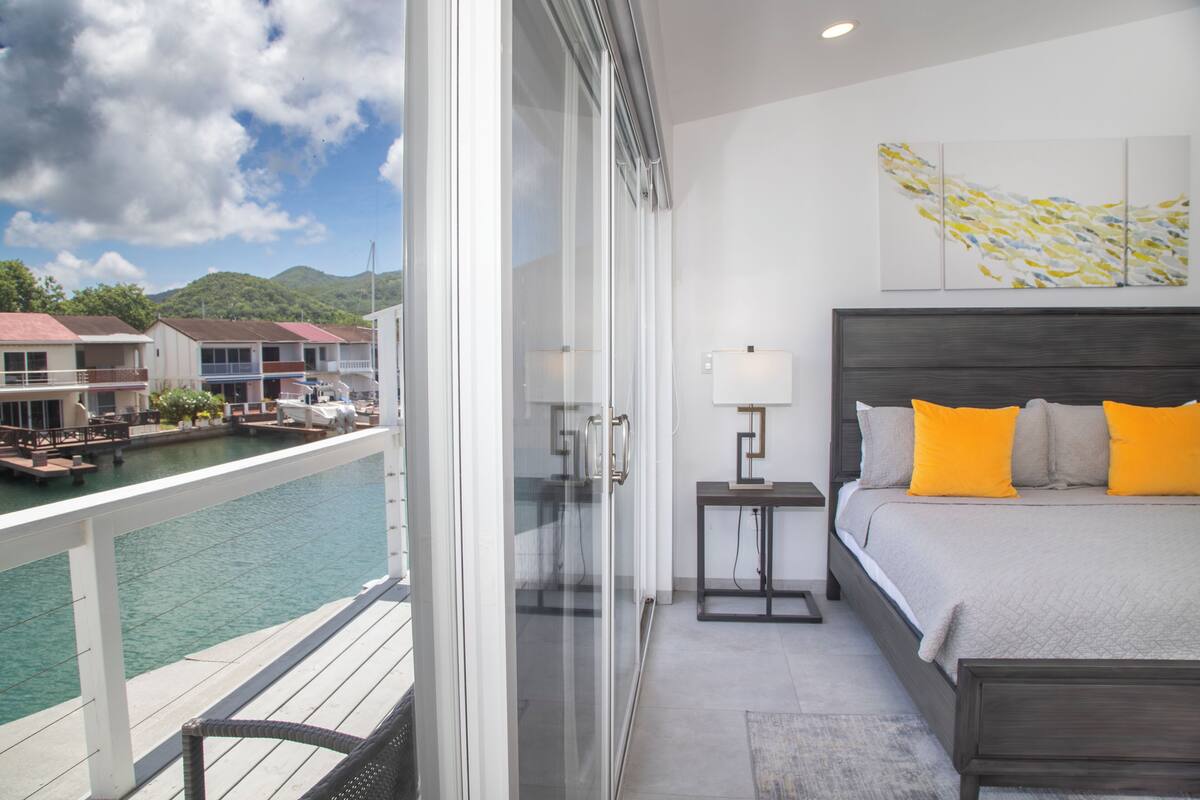 Luxury Townhome, Villa 232F | In-room safe, individually decorated, individually furnished
