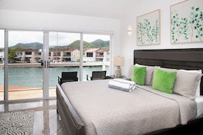 Caja de seguridad en la habitación y decoración personalizada