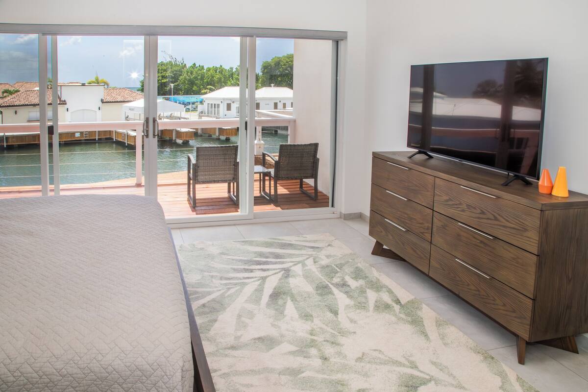 Luxury Townhome, Villa 247B | In-room safe, individually decorated, individually furnished