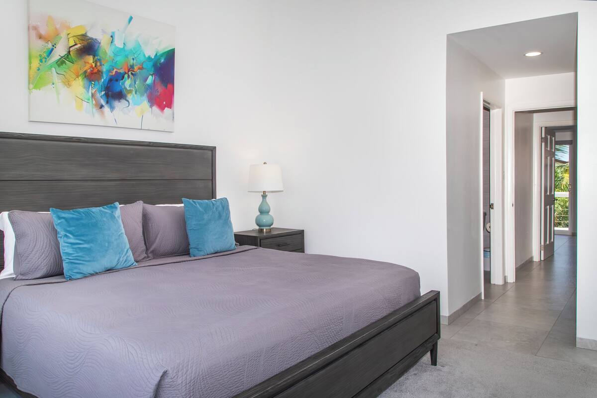 Luxury Townhome, Villa 232E | In-room safe, individually decorated, individually furnished