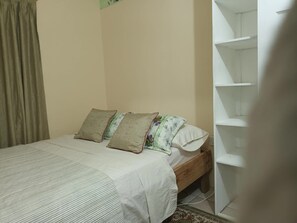 2 室のベッドルーム、アイロン / アイロン台、WiFi、ベッドシーツ