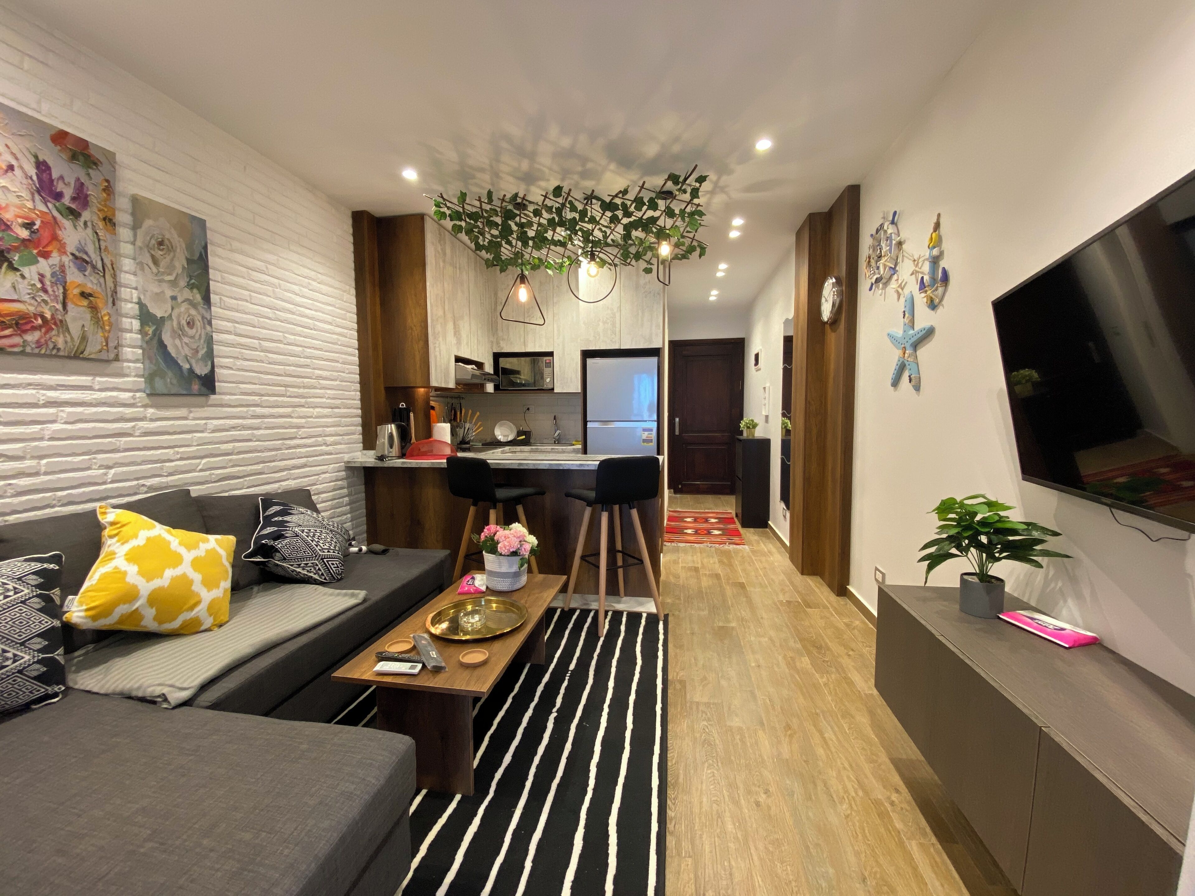 Apartment, 1 Bedroom, Accessible, Smoking | Living room