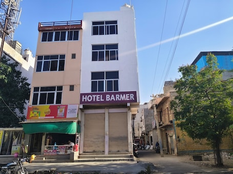 Front of property. Hotel barmer
