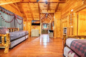 3 bedrooms, desk, iron/ironing board, free WiFi