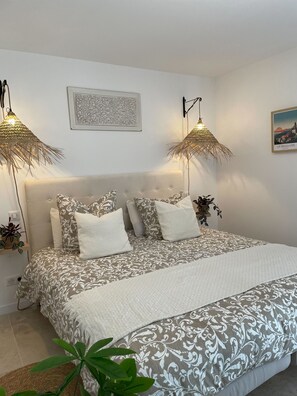 4 bedrooms, iron/ironing board, WiFi, bed sheets - Villa in Ménerbes in the Luberon golden triangle (Ménerbes)