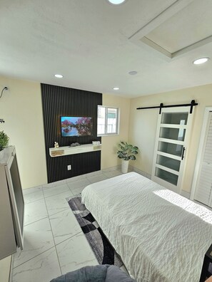 1 bedroom, in-room safe, iron/ironing board, free WiFi