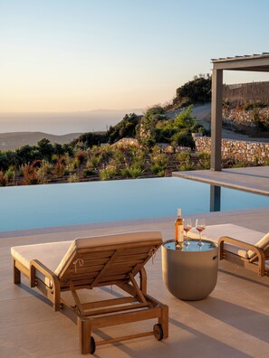 Outdoor pool - Plastires villas: 3bd Infinity Pool Villa (Paros)
