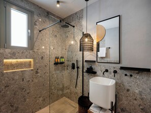 Dusche, Haartrockner, Bidet, Handtücher