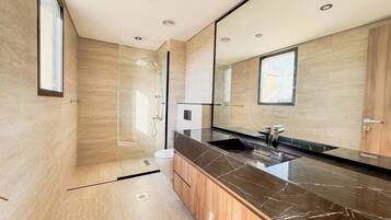Villa | Bathroom
