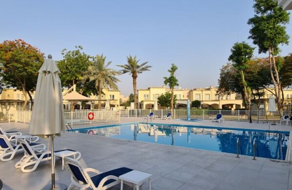 6 piscines a l'aire lliure 