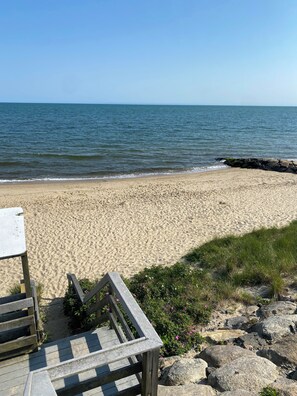 A beach with a wooden walkway leading to the shore. - Beautiful Dennisport cottage, Steps to the Beach, 2 bed 1 bath that sleeps 7 (Dennis)
