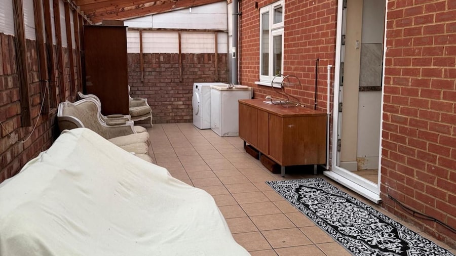 2 Bed-sleeps 4-private Patio-pets-near Heathrow