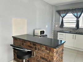 Luxury Suite, Mountain View | Private kitchen | Mini-fridge