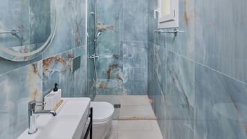 Dusche, Handtücher, Seife, Shampoo