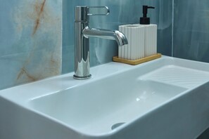 Shower, towels, soap, shampoo