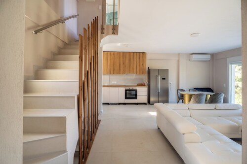 Galini Luxury Villa with Private Garden & Underfloor Heating