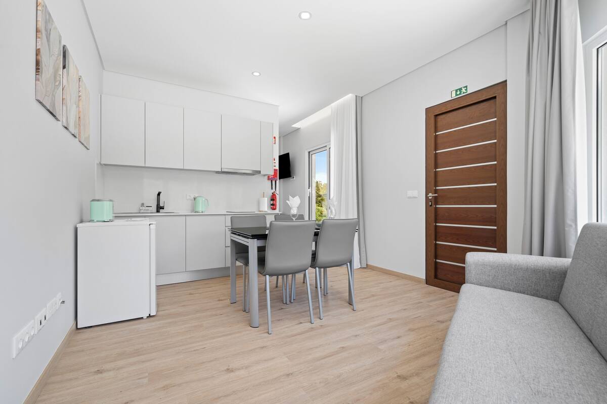 Family Apartment, Vineyard View | 1 bedroom, in-room safe, laptop workspace, blackout drapes