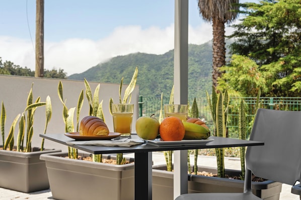 Deluxe Double Room with Extra Bed | Terrazza/patio
