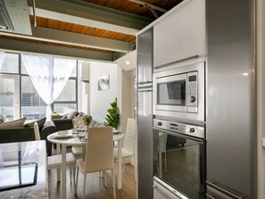 Fridge, microwave, oven, toaster - City Stay • 3 Ensuites • SunTerrace • Free Parking | Pass the Keys (Nottingham)