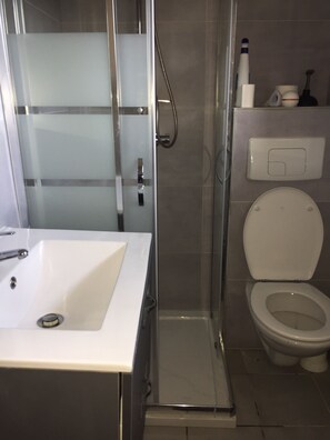 Shower, towels, toilet paper - Country house 45 m² 7 minutes from beaches (Plouguiel)