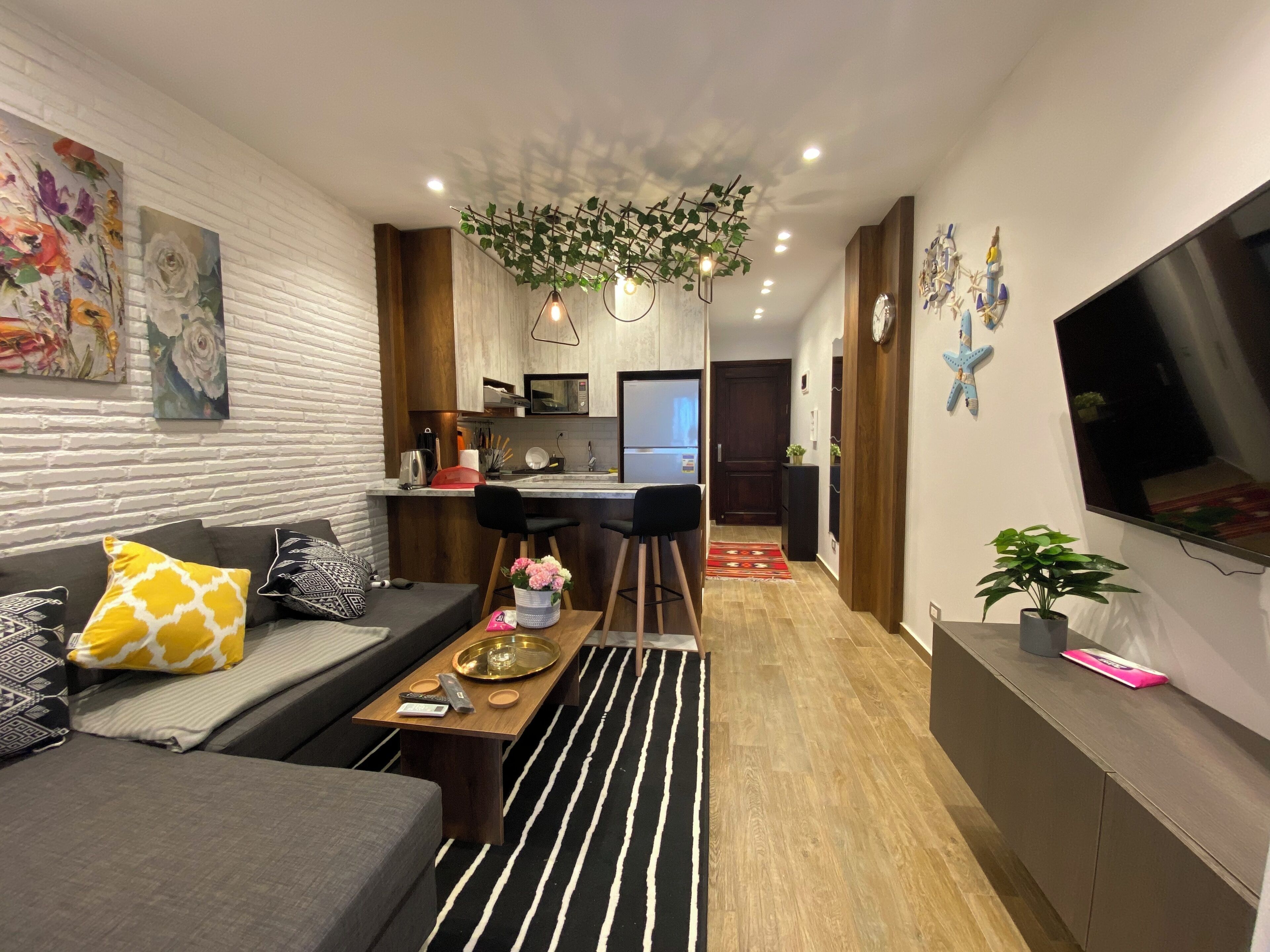 Apartment, 1 Bedroom, Accessible, Smoking | Living room