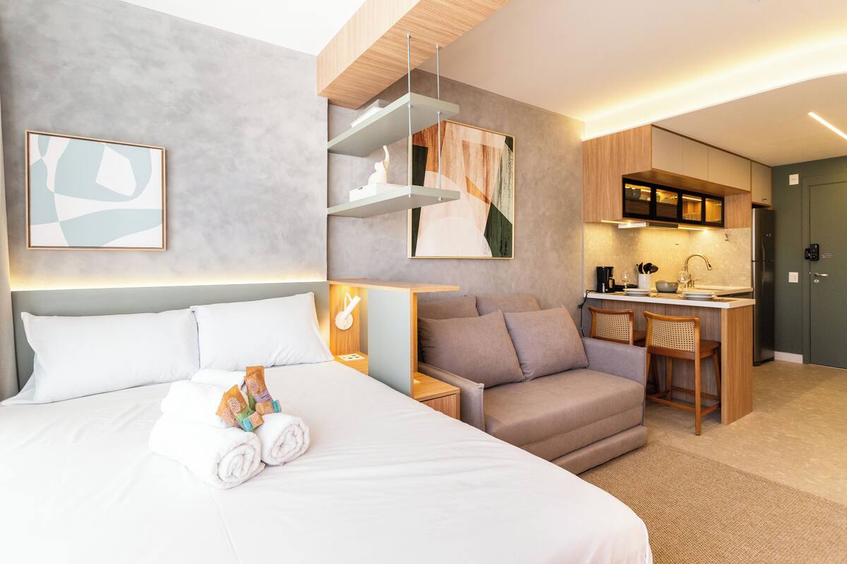 Studio | Tirai kedap cahaya, setrika/meja setrika, Wi-Fi gratis, dan seprai linen