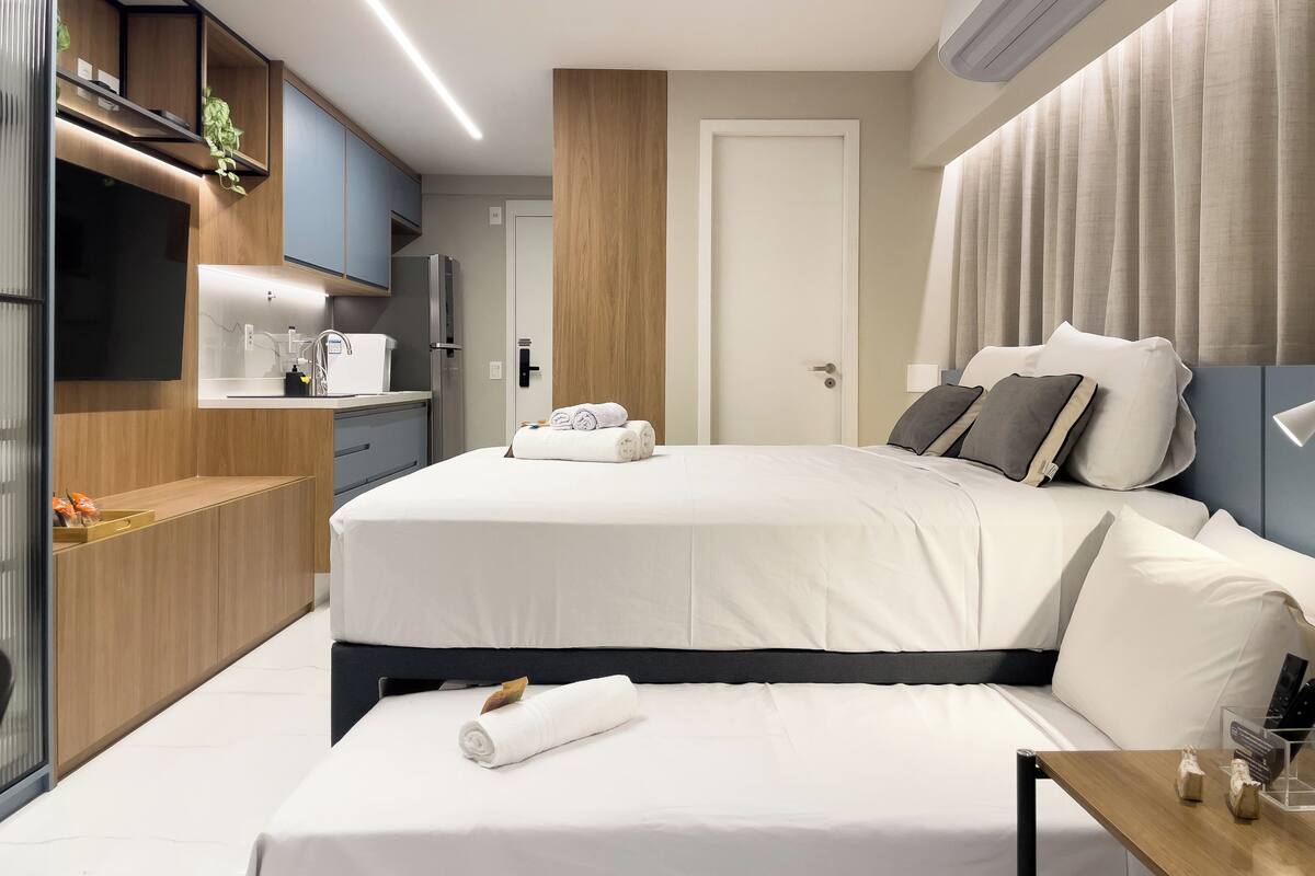 Estudio | Cortinas opacas, tabla de planchar con plancha, wifi gratis