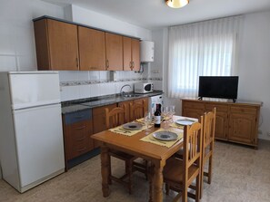 Frigorifero, microonde, piano cottura, macchina per tè/caffè