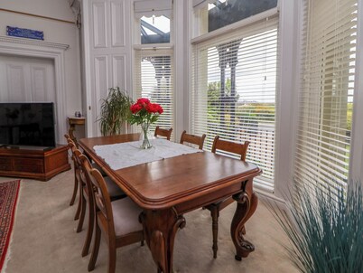 Ismay Lounge Apartment- Titanic Interest