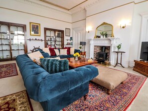 Living area - Ismay Lounge Apartment- Titanic Interest Beach View (Liverpool)