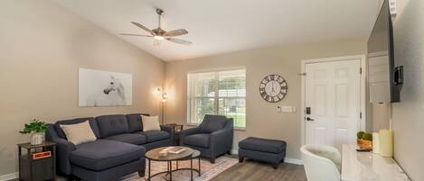 テレビ、テーブルサッカー台