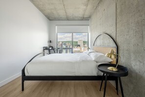 1 室のベッドルーム、デスク、WiFi (無料)、ベッドシーツ