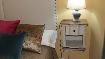 2 slaapkamers, een strijkplank/strijkijzer, internet, beddengoed