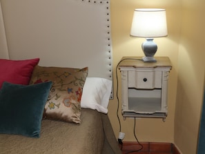 2 bedrooms, iron/ironing board, internet, bed sheets