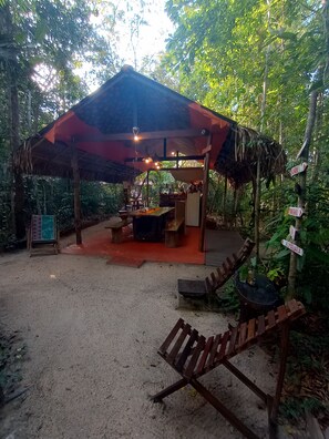 Mini-fridge, cookware/dishes/utensils