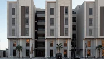 Vista frontal de la propiedad