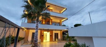 Finikas Suites & Apartments by Airstay