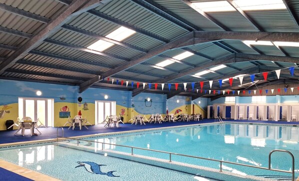 Alberca techada y alberca climatizada