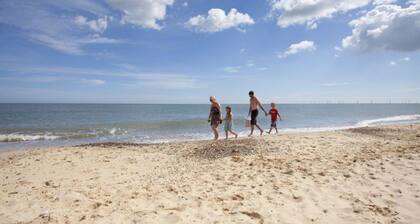 Relaxing Family Chalet-short stroll to beach, nr Norfolk Broads & Gt Yarmouth